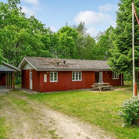 Pet Friendly In With Kitchen Ansager