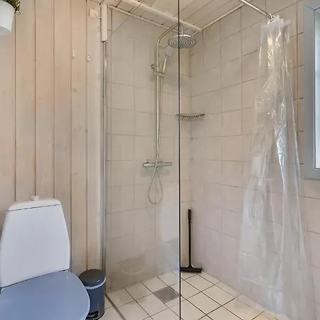 Pet Friendly In With Kitchen